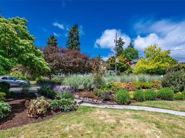 3216 24th Avenue W, Seattle WA 98199