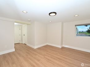 3216 24th Avenue W, Seattle WA 98199
