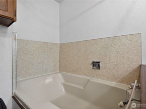 37135 2nd Avenue SW, Federal Way WA 98023