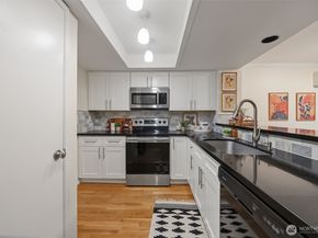 10123 NE 135th Lane 2, Kirkland WA 98034