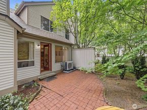 10123 NE 135th Lane 2, Kirkland WA 98034