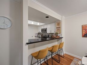 10123 NE 135th Lane 2, Kirkland WA 98034