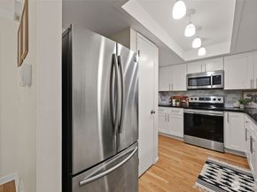 10123 NE 135th Lane 2, Kirkland WA 98034