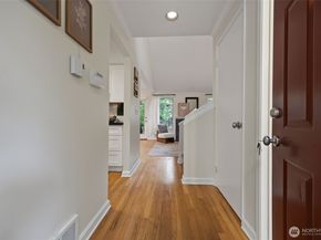 10123 NE 135th Lane 2, Kirkland WA 98034