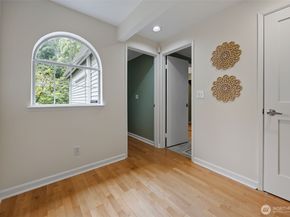 10123 NE 135th Lane 2, Kirkland WA 98034