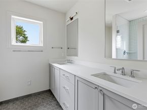 6832 47th Avenue NE B, Seattle WA 98115