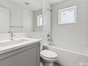 6832 47th Avenue NE B, Seattle WA 98115