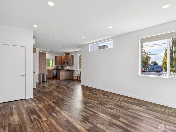 6325 34th Avenue SW C, Seattle WA 98126