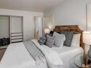 2501 Canterbury Lane E 116, Seattle WA 98112