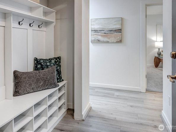 2501 Canterbury Lane E 116, Seattle WA 98112