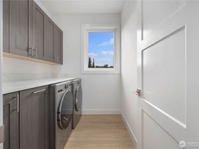 437 Hazel Avenue N, Kent WA 98030