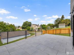 437 Hazel Avenue N, Kent WA 98030
