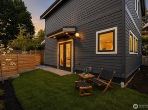 909 32nd Avenue S C, Seattle WA 98144