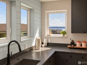 909 32nd Avenue S C, Seattle WA 98144