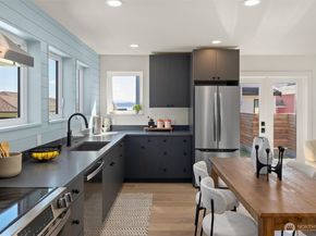 909 32nd Avenue S C, Seattle WA 98144