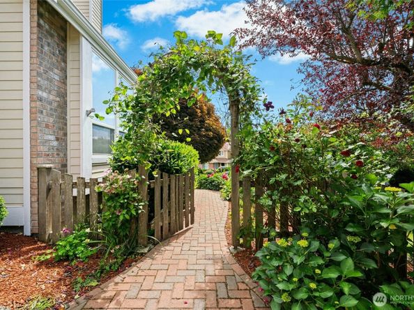 1808 Field Place NE, Renton WA 98059