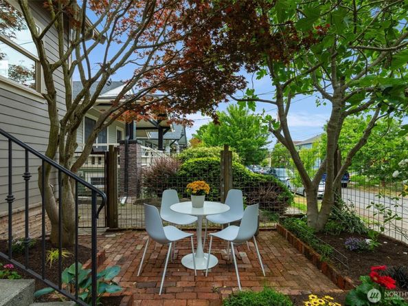 525 27th Avenue, Seattle WA 98122
