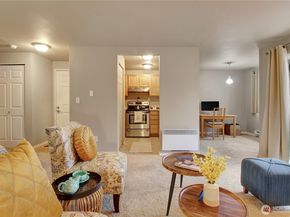 1126 N 198th Street B302, Edmonds WA 98133