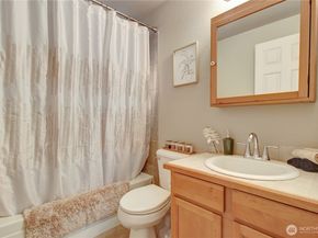 1126 N 198th Street B302, Edmonds WA 98133