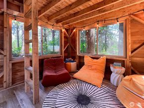 13555 NE 54th Place, Bellevue WA 98005