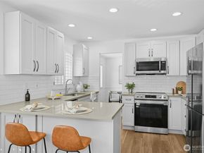 1132 Crawford Rd, Lynnwood WA 98036