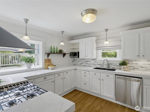 2412 2nd Avenue W, Seattle WA 98119