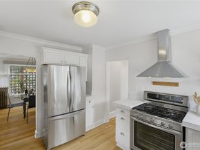 2412 2nd Avenue W, Seattle WA 98119