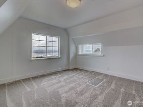 424 8th Avenue W, Kirkland WA 98033