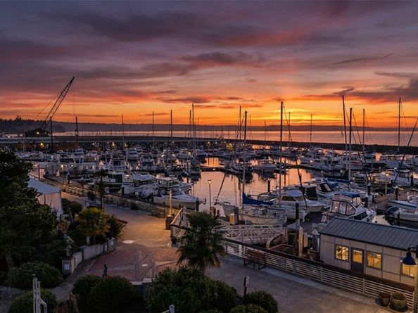 22222 Dock Avenue S 1B, Des Moines WA 98198