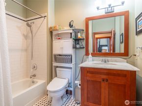 201 Galer Street 223, Seattle WA 98109