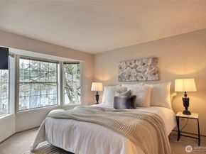 10233 NE 129th Lane 8, Kirkland WA 98034