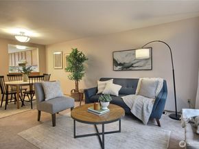 10233 NE 129th Lane 8, Kirkland WA 98034