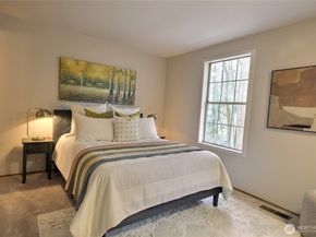 10233 NE 129th Lane 8, Kirkland WA 98034