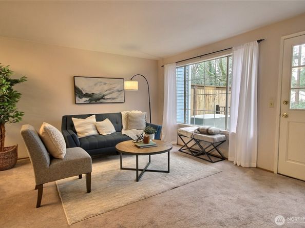 10233 NE 129th Lane 8, Kirkland WA 98034