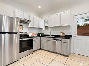 1913 E Spruce Street, Seattle WA 98122