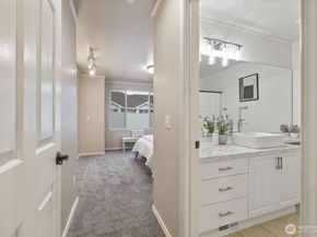 11895 NE 163rd Place 203, Bothell WA 98011