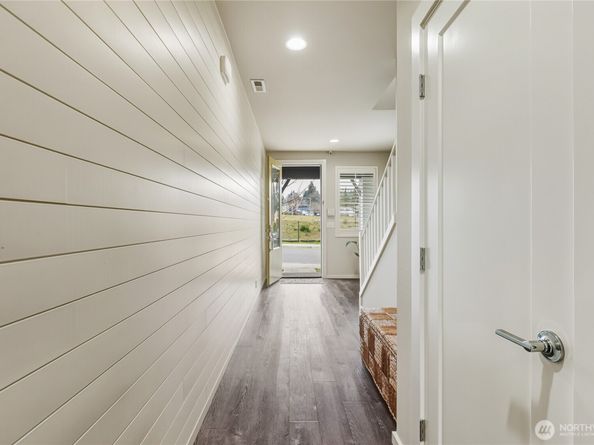 281 SW 97th Place, Seattle WA 98106