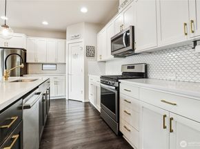 281 SW 97th Place, Seattle WA 98106