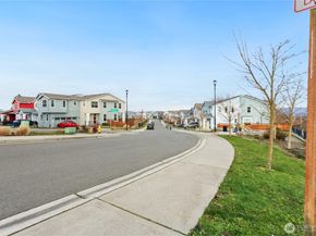 281 SW 97th Place, Seattle WA 98106