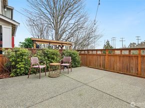 281 SW 97th Place, Seattle WA 98106