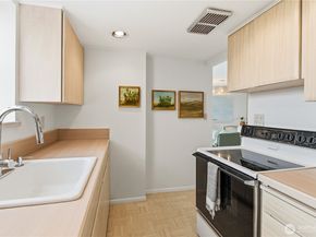 912 3rd Avenue W 202, Seattle WA 98119