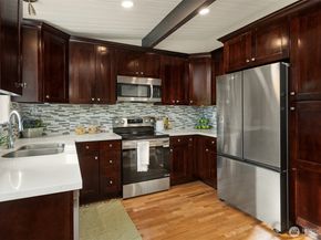 22709 SE 16th Street, Sammamish WA 98075