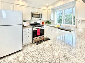 210 10th Street 4, Kirkland WA 98033