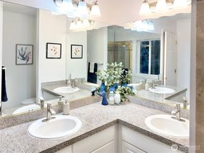 210 10th Street 4, Kirkland WA 98033