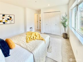 210 10th Street 4, Kirkland WA 98033