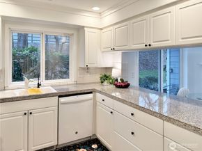 210 10th Street 4, Kirkland WA 98033