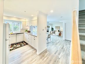 210 10th Street 4, Kirkland WA 98033