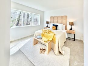 210 10th Street 4, Kirkland WA 98033