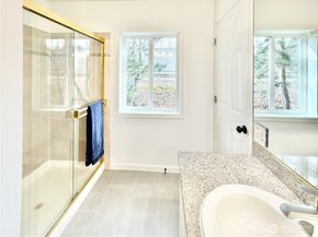 210 10th Street 4, Kirkland WA 98033