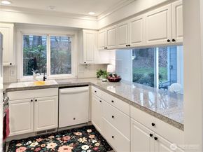 210 10th Street 4, Kirkland WA 98033